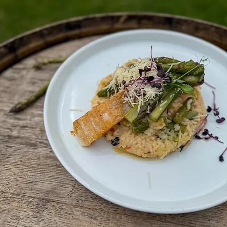 Smogavc בית הארחה 3*