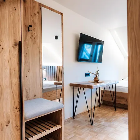 Smogavc Konukevi Zreče