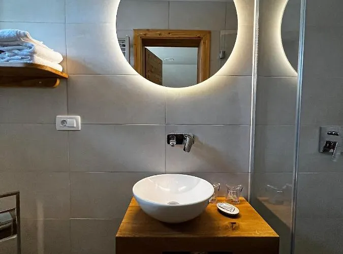 Smogavc Hiša za goste 3*