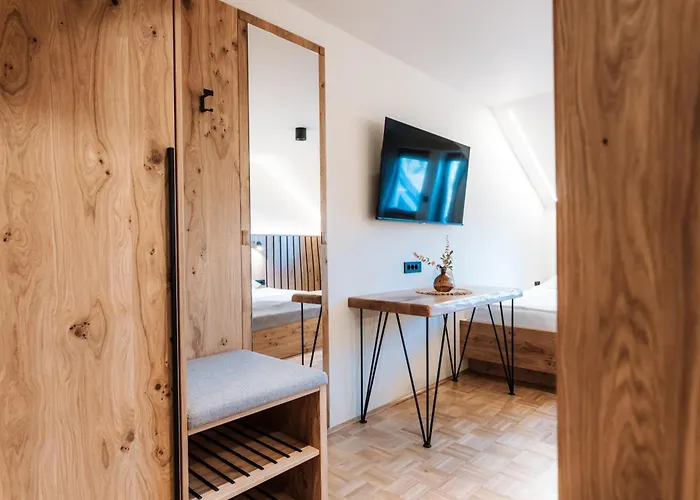 Smogavc 게스트하우스 즈코르녜즈레쎄